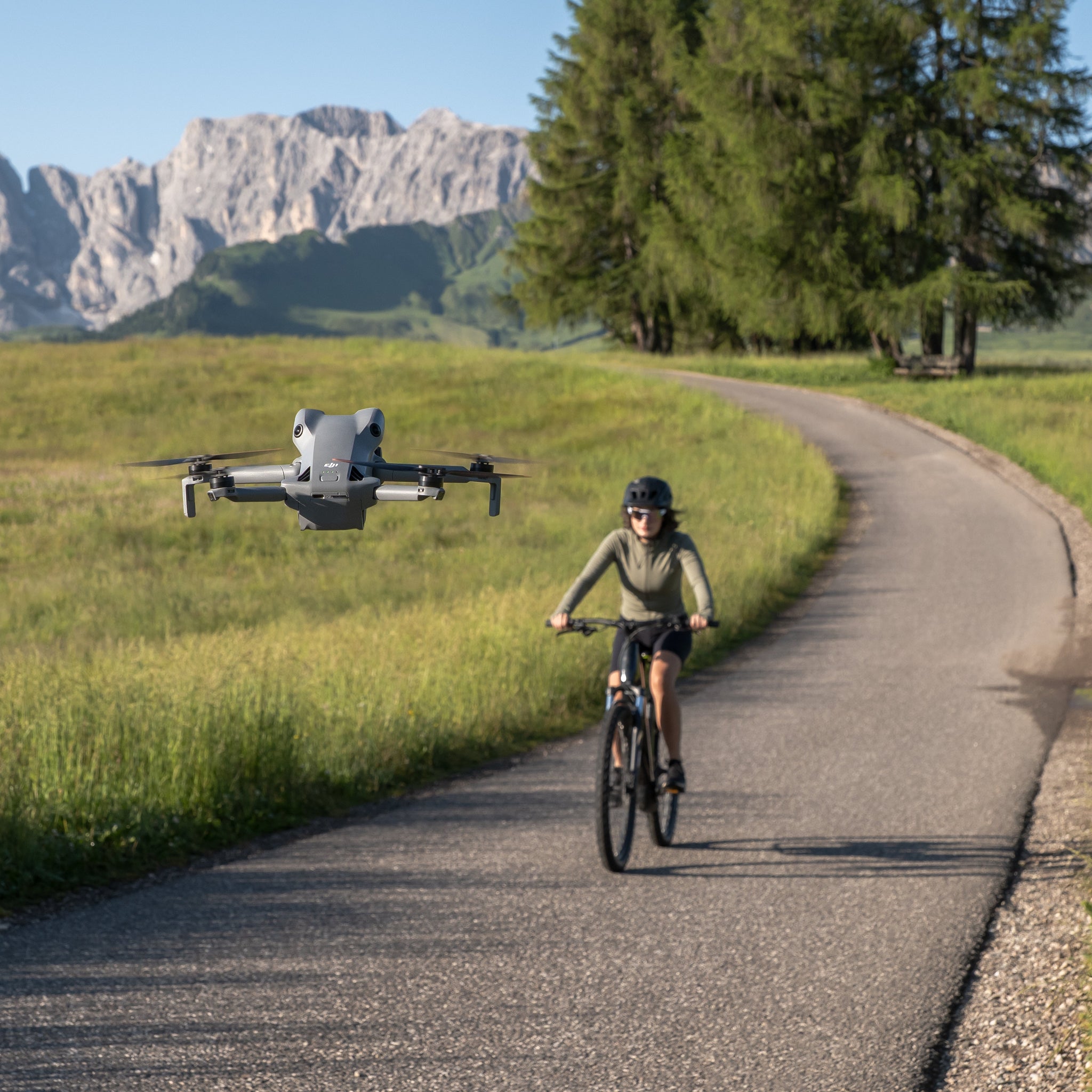 How DJI Mini 5 Pro’s Omnidirectional Vision Stacks Up Against the Competition